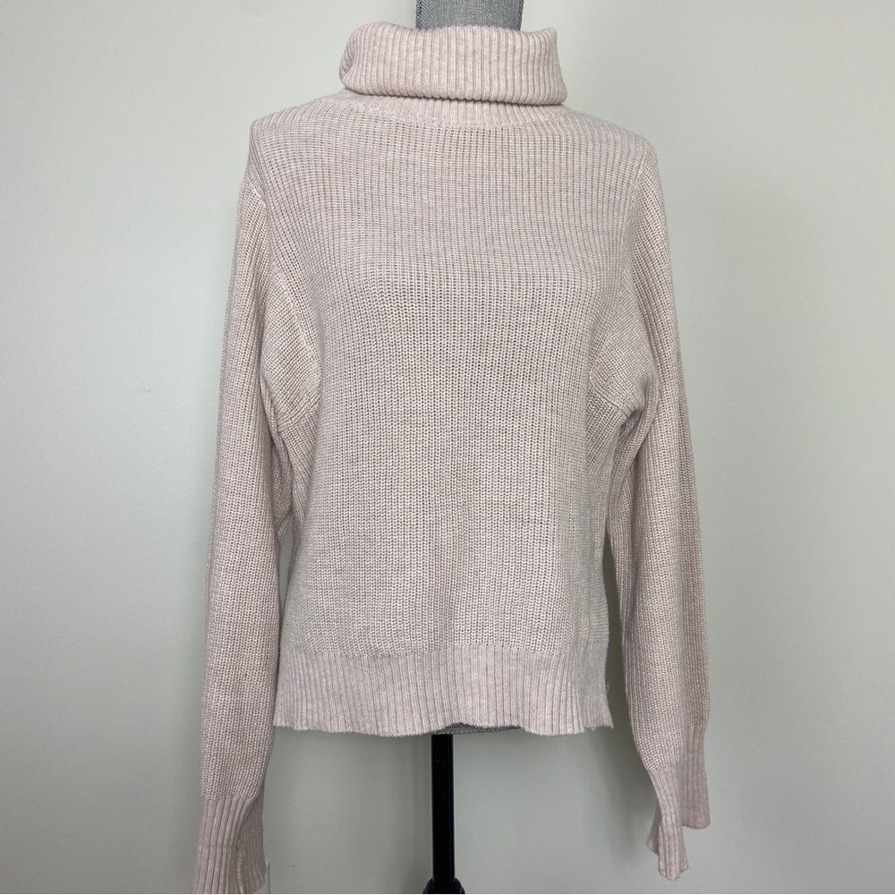 🖤5/$40!! Women's pale pink beige Turtleneck knit Sweater